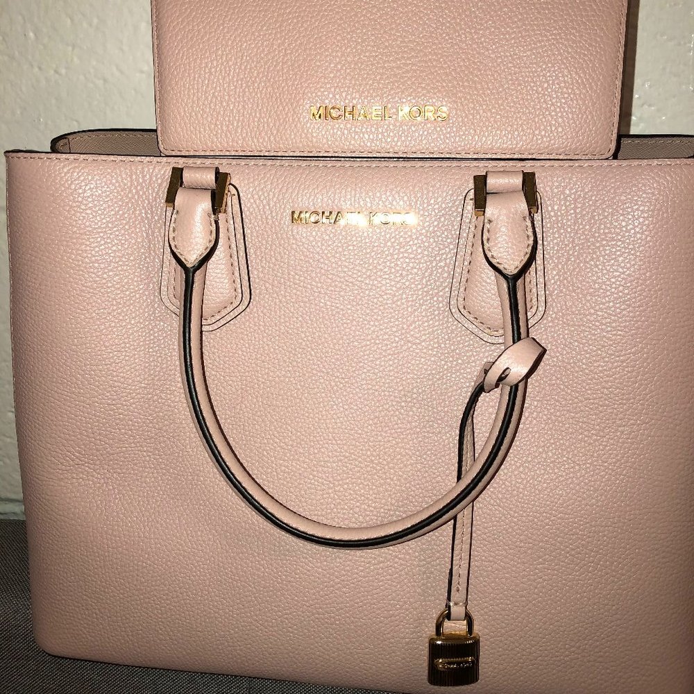 NEW MICHAEL KORS- Pink purse, with wallet included